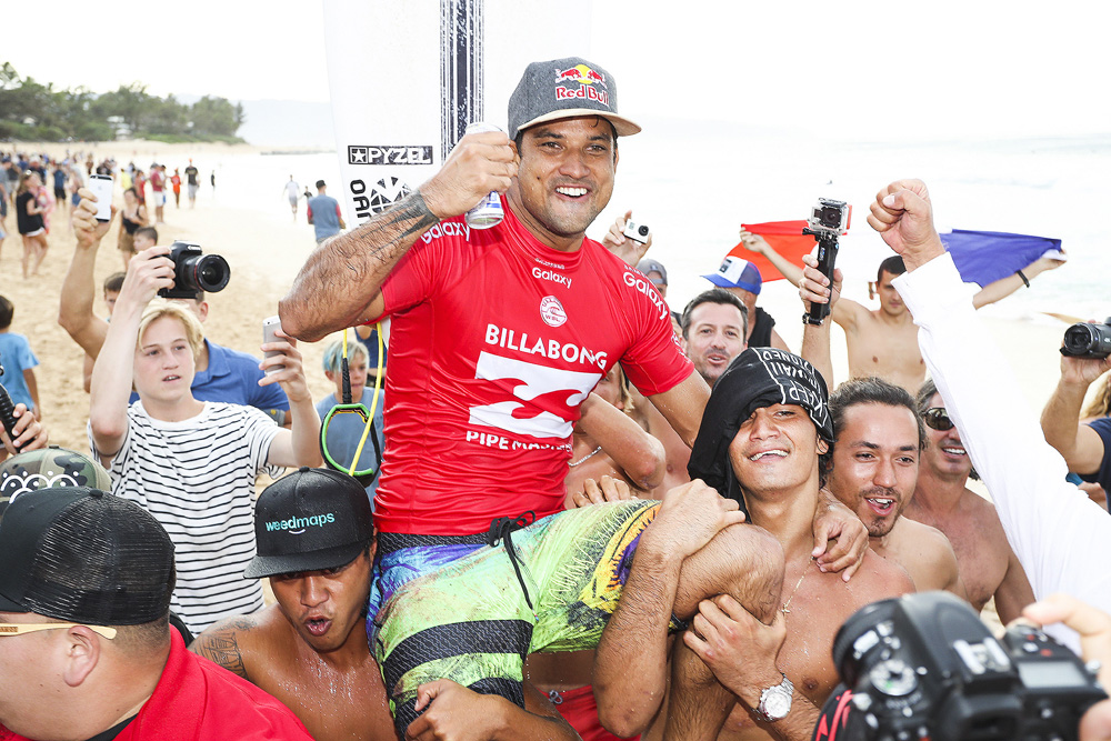 Michel Bourez is the 2016 WINNER of the Billabong Pipe Masters. PHOTO: © WSL / Cestari