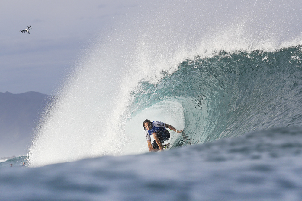 Heat 1 of Round Four of the Billabong Pipe Masters at Pipeine, Oahu, Hawaii. PHOTO: © WSL / Cestari